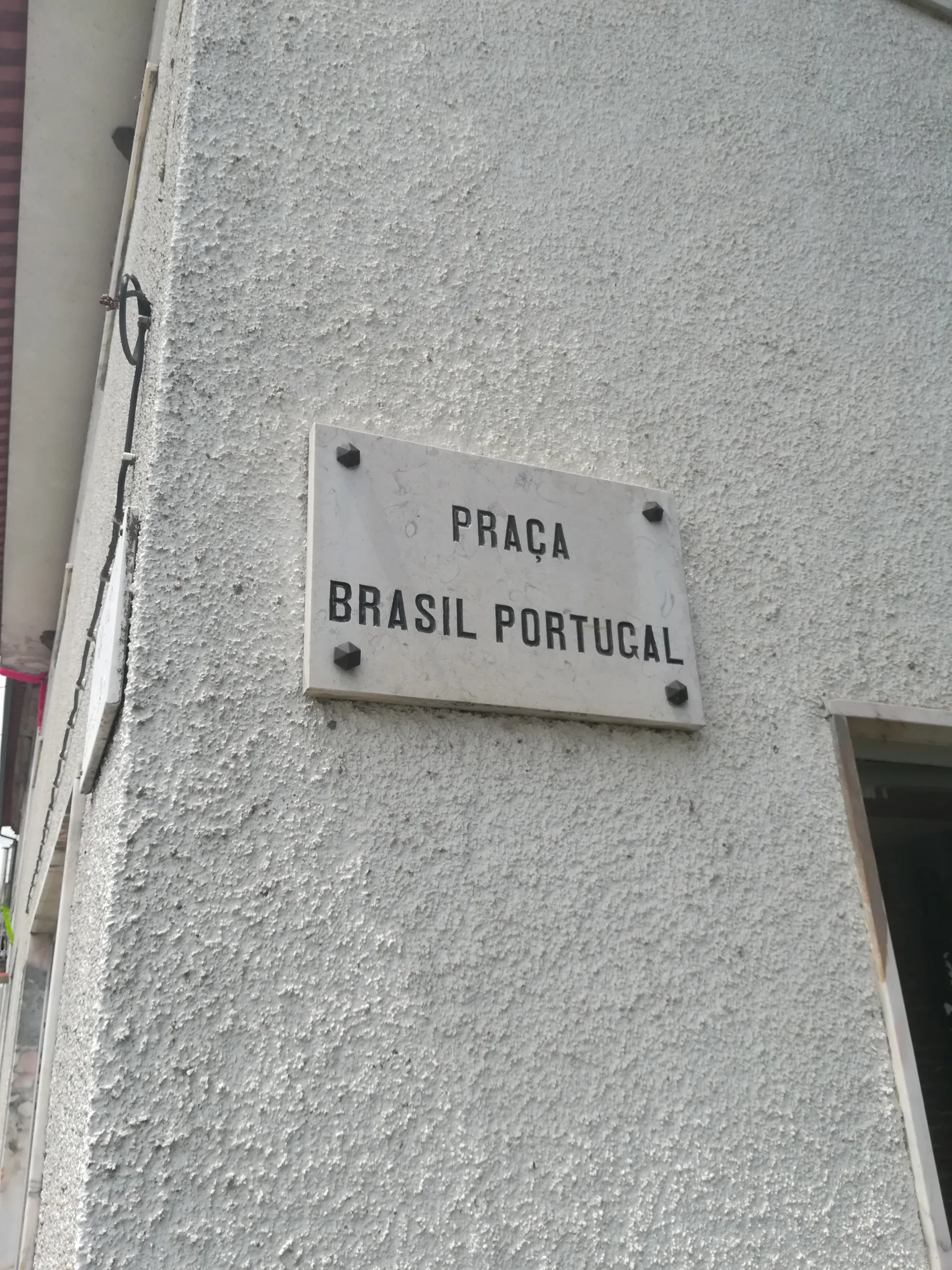 Praça Brasil-Portugal, construída e doada pelo Comendador